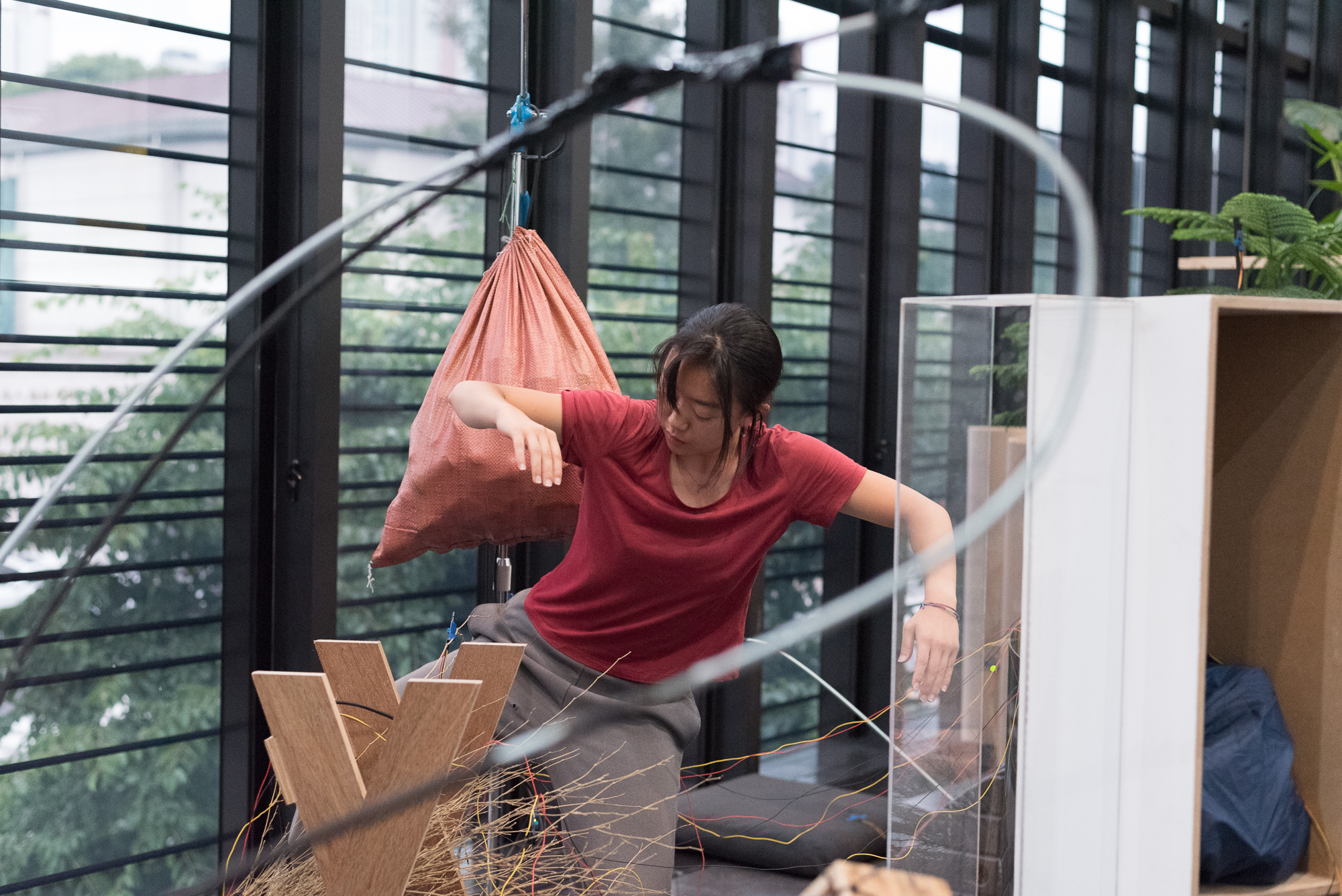 Performance in der Ausstellung »Edge of Now« at Nam June Paik Art Center, Yongin (Performer: Park Yura)