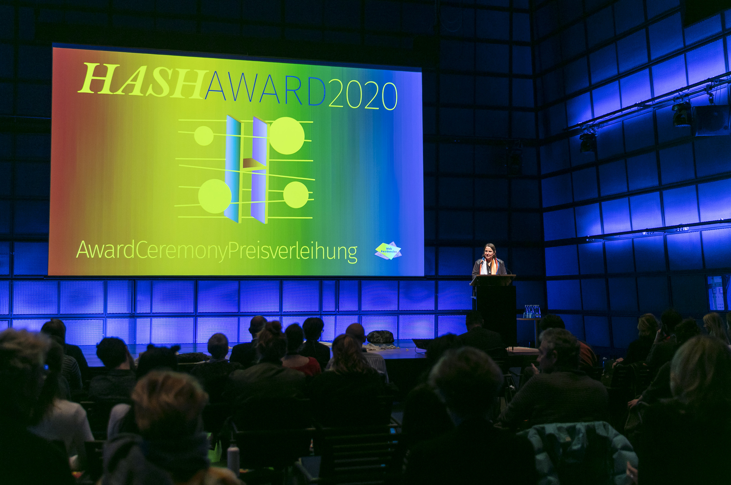 Die Preisverleihung des HASH Award 2020 mit Elke aus dem Moore, Direktorin der Akademie Schloss Solitude