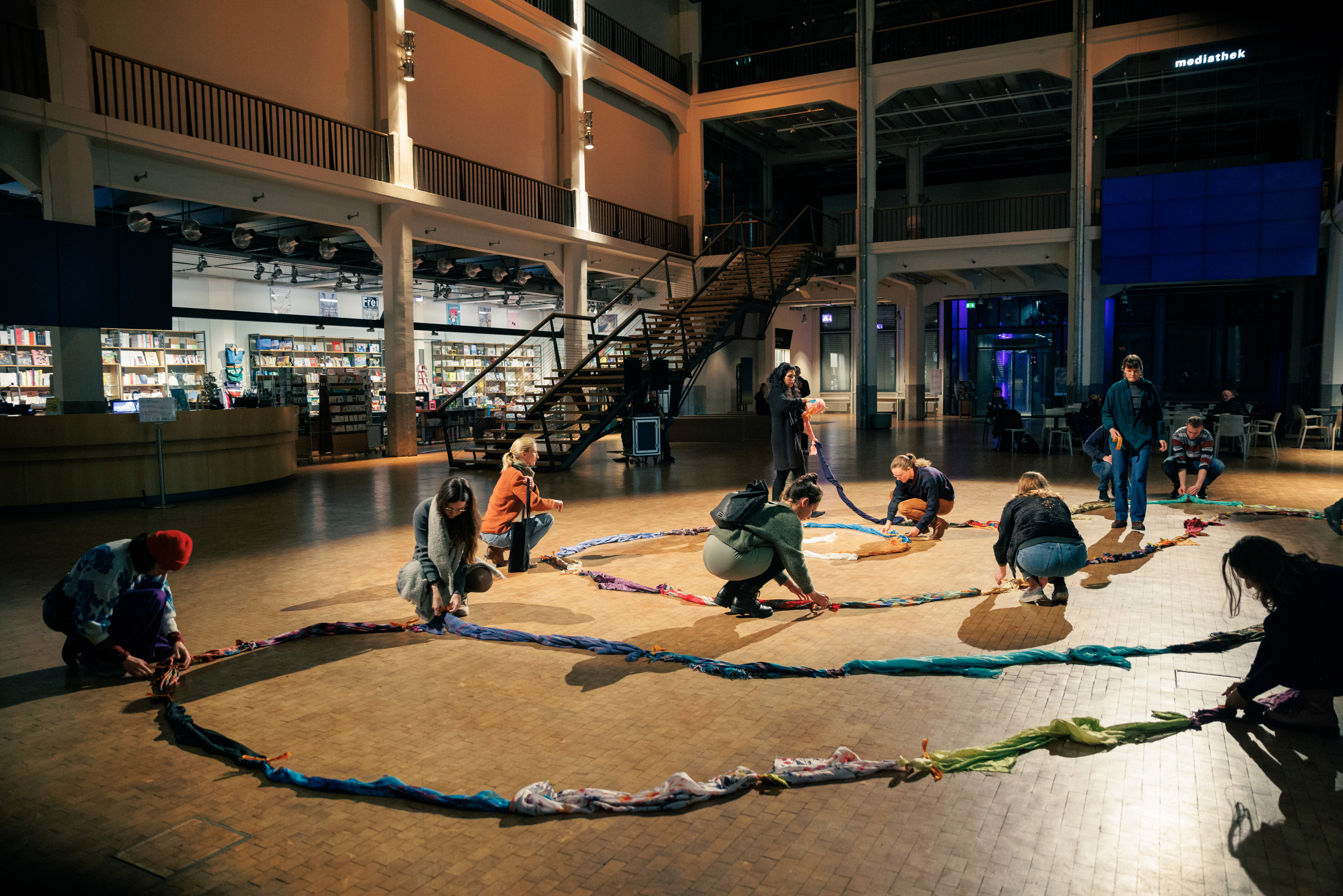 Performance »Woven World« von Farzane Vaziritabar im ZKM | Karlsruhe.