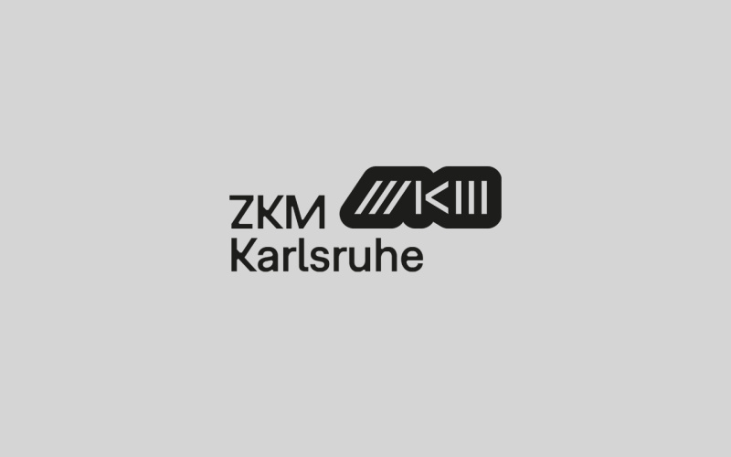 ZKM Logo auf grauem Hintergrund