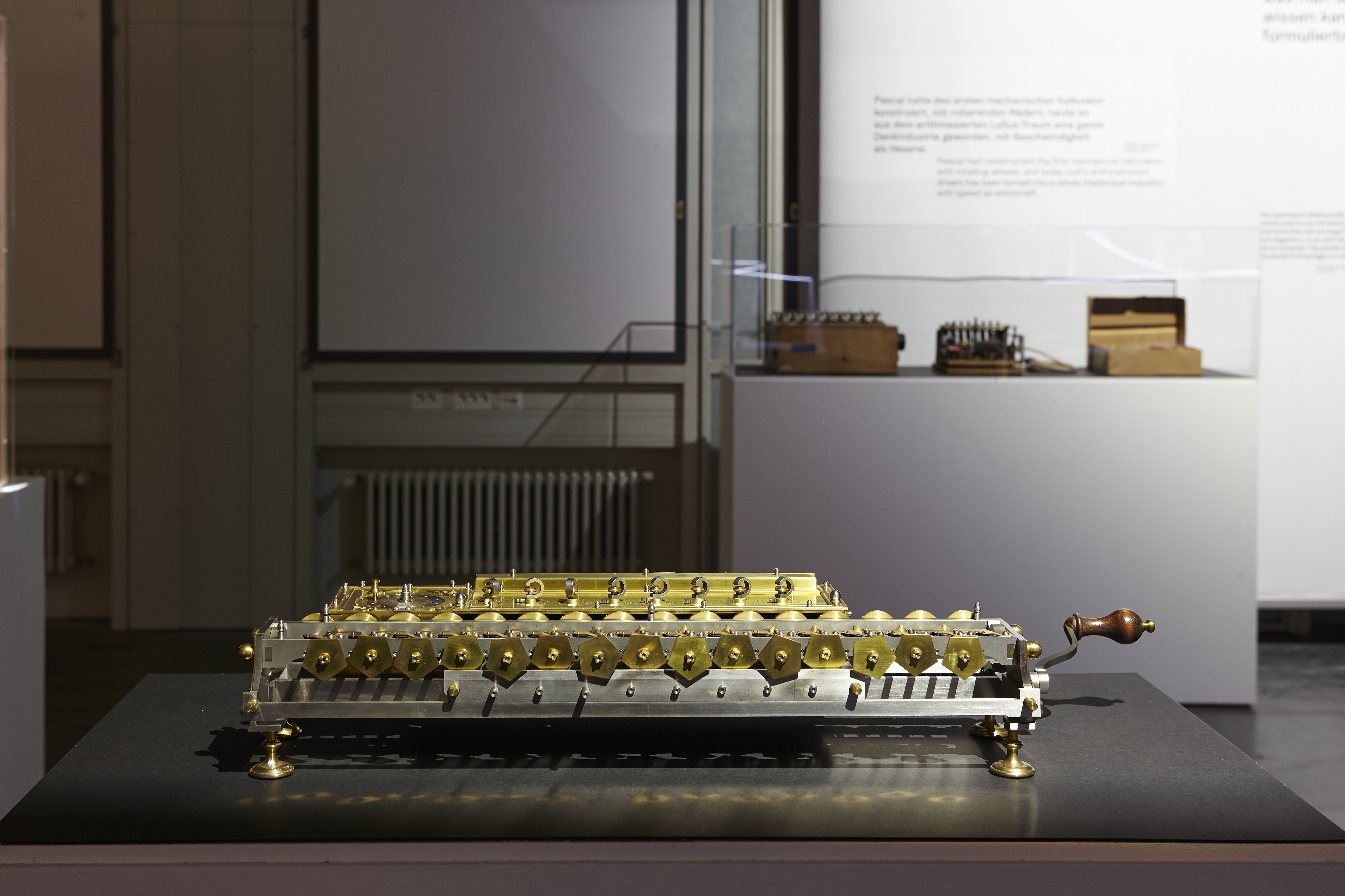 Nikolaus Joachim Lehmann, »Leibniz’ calculating machine from 1690–1720 (replica)«, 1995