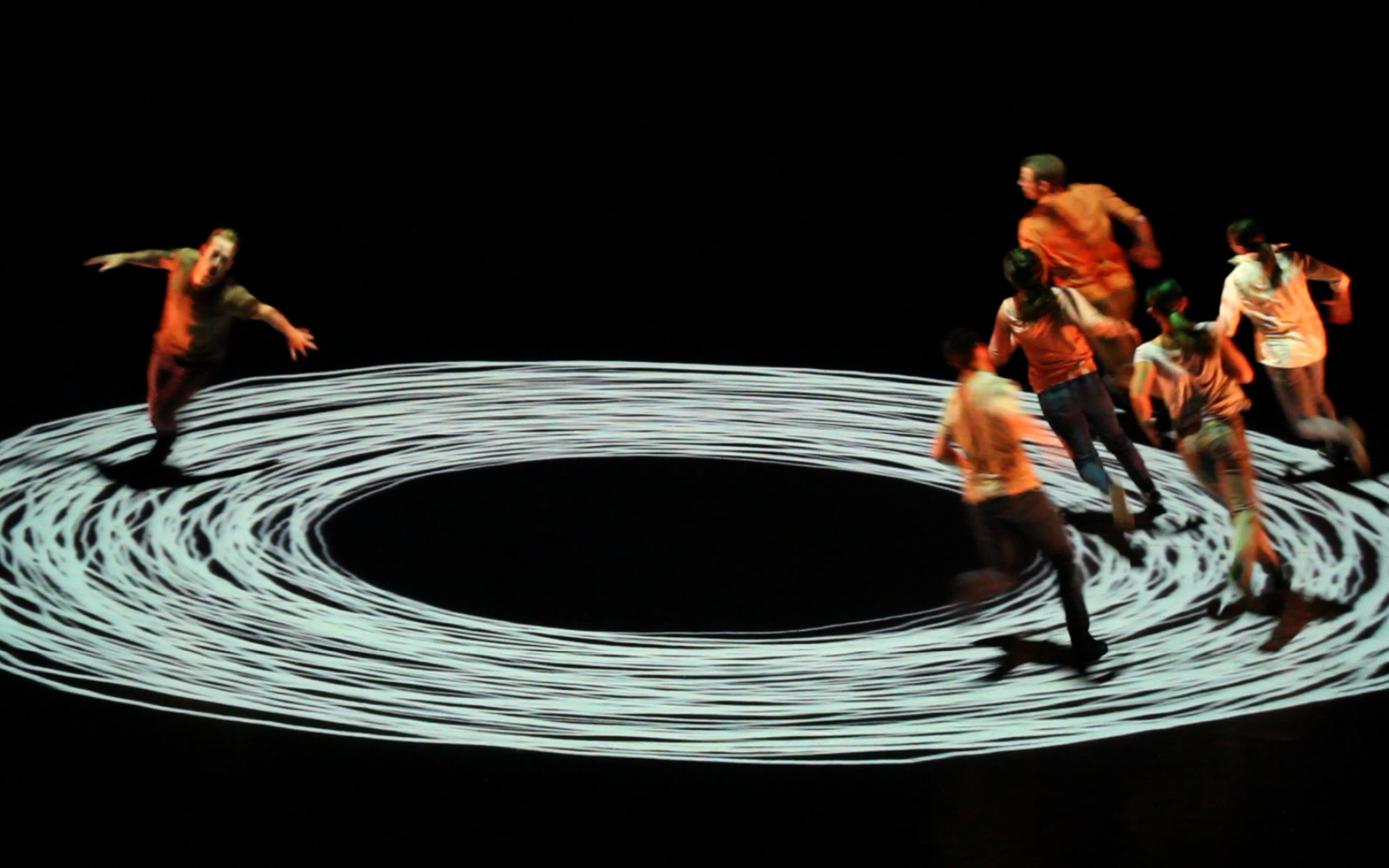 People run around in circles, which is drawn on the floor.